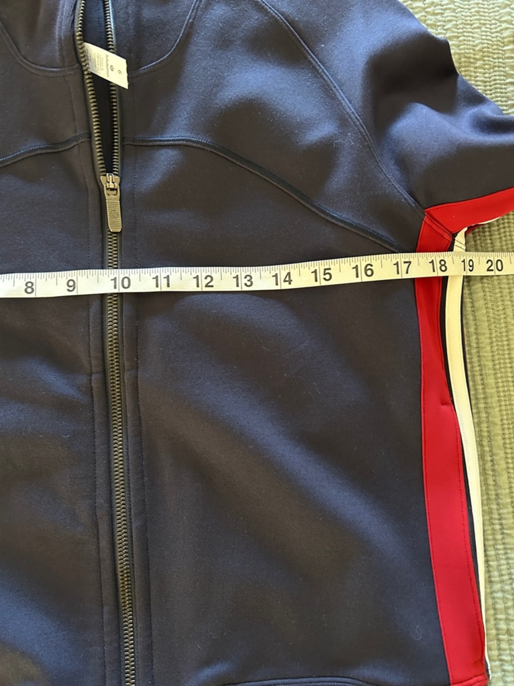 Lululemon Athletica Cover Your Tracks Jacket Size 6- Like New - Picture 7 of 9